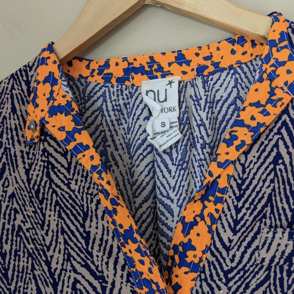Nu New York patterned top with orange accents size small - Picture 4 of 5